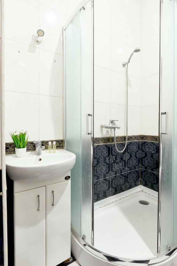 S12-58 Modern Aparthotel With Two 2Bedrooms In Central Kiev - Bessarabska Squere - Gulliver Mall - Olympic Stadium - Palace Of Sports - Saksahanskoho St, 12Б Kyiv Exterior photo